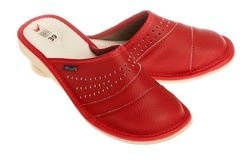 Zabudowane, pantofle na subtelnym podwyższeniu pw145 czerwony/kremowy