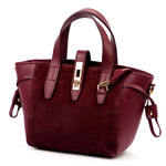 Luka Skórzany damski kuferek torebka do ręki z dopinanym paskiem elegancki