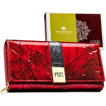 Duży portfel damski ze skóry naturalnej w czerwonym kolorze z ozdobnym tłoczeniem - Peterson