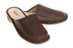 Brązowe kapcie męskie pantofle wykonane ze skóry naturalnej pw252